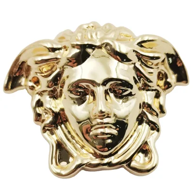 Emblema Gold Medusa Head Magnet Badge Pin utilizado en la ropa